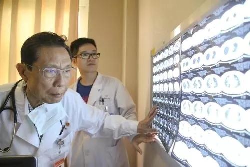 寶面相分析：英雄鐘南山和李蘭娟的面相有什么特點？