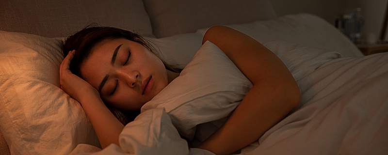 女子做夢夢見與皇后握手預(yù)示什么 女子做夢夢見與皇后握手什么意思